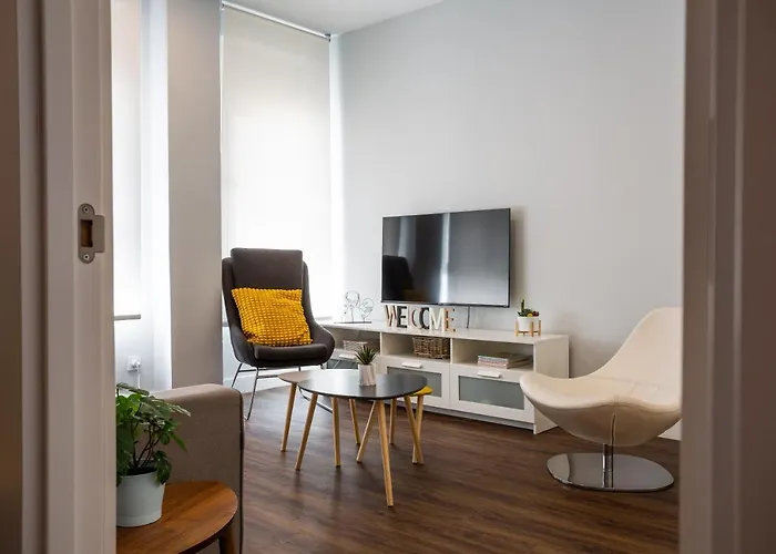Apt nuevo! 2 hab, baño doble, garaje, Metro a 200m